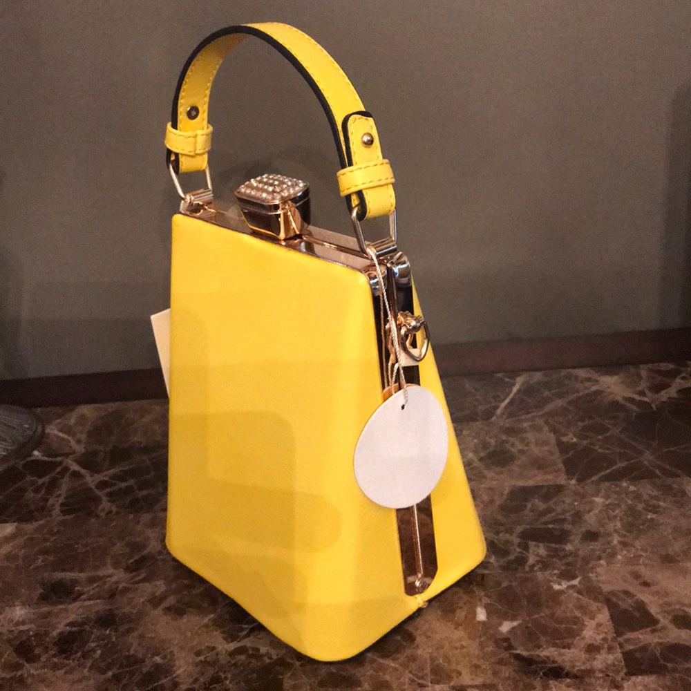 🆕 Beautiful unique Vegan leather purse. - Picture 2 of 8